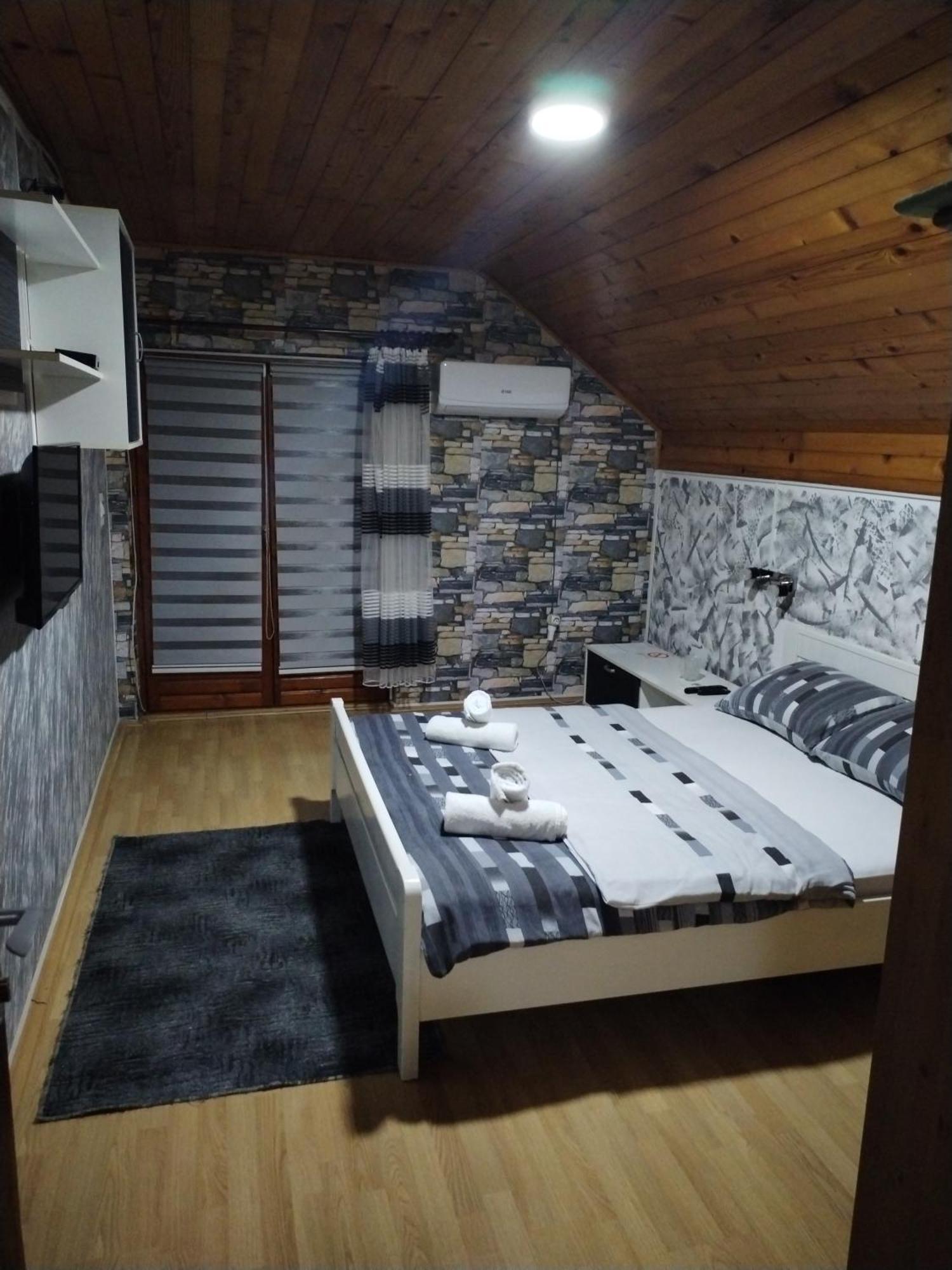 Apartamento Sobe Lara Donji Milanovac Exterior foto