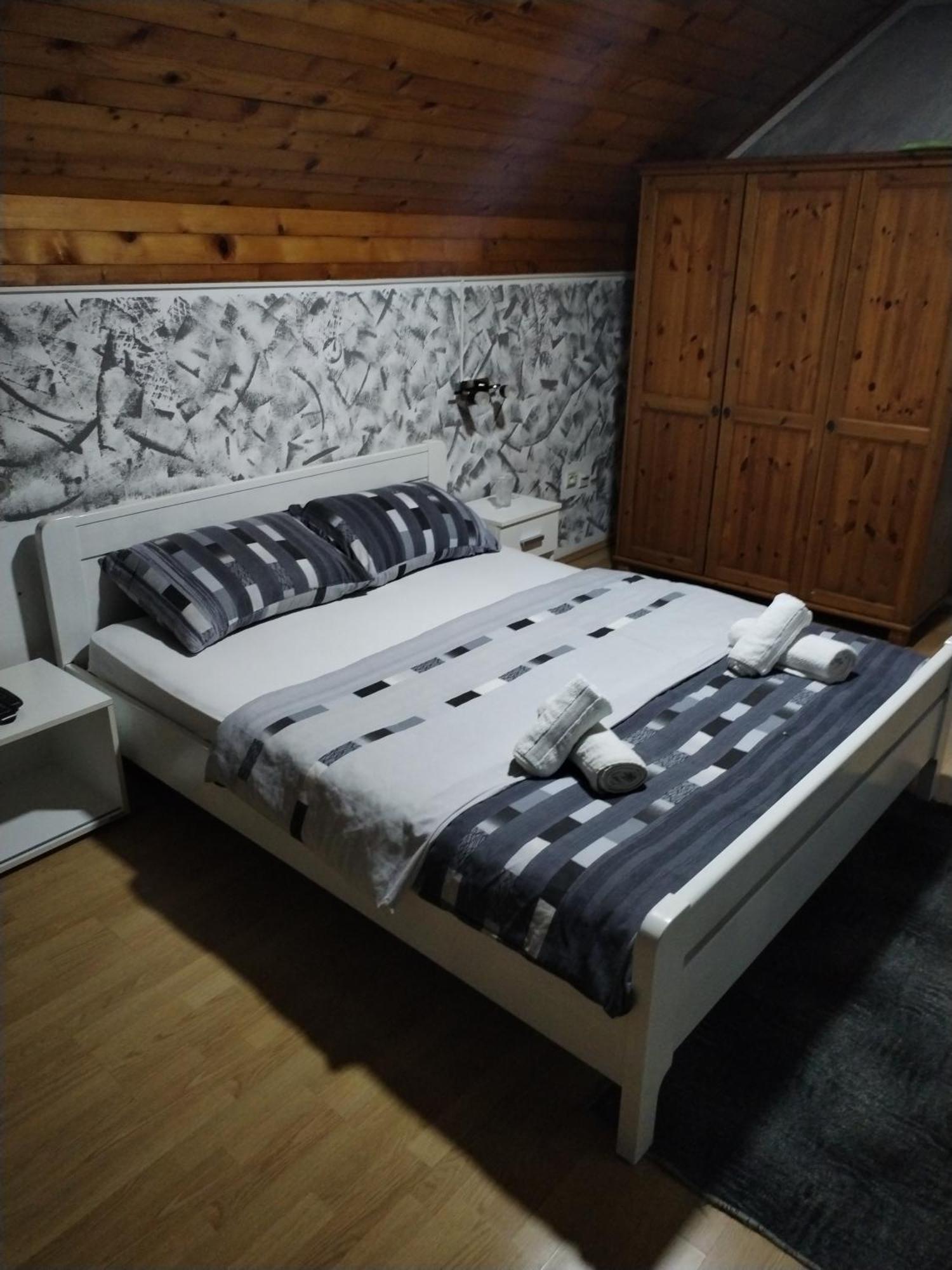Apartamento Sobe Lara Donji Milanovac Exterior foto